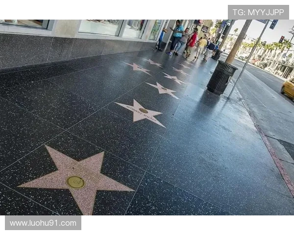 揭秘KellyHu：东方韵致与好莱坞星光的完美融合